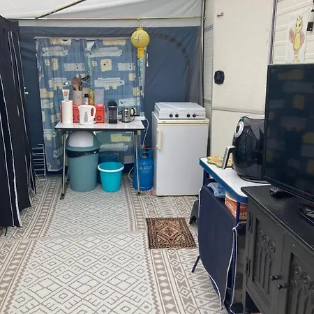 Caravan Near The Beach Κάμπινγκ *